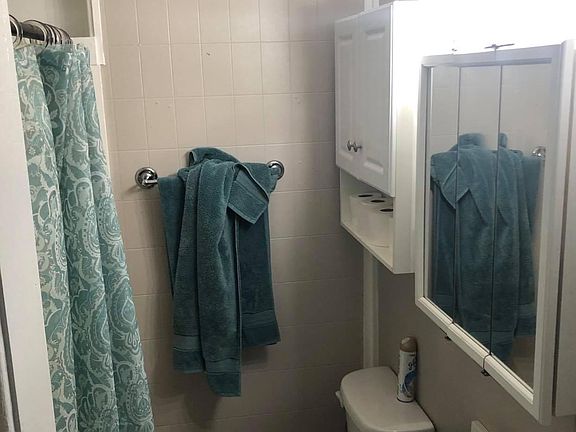 5th image of 1428 E Duryea Ave #1