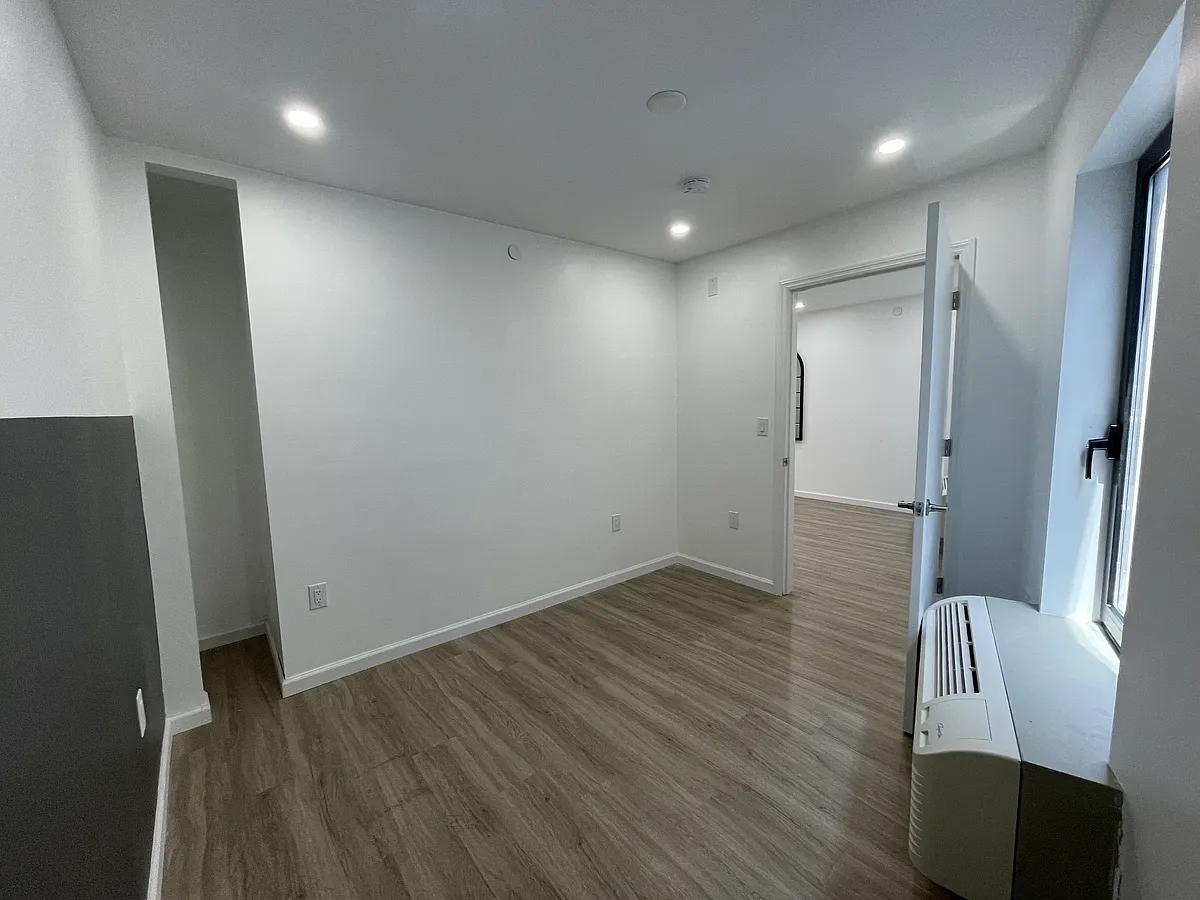Building Photo - 554 Market St #VAR8