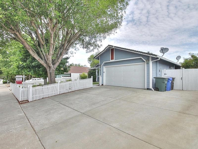 2nd image of 1216 Chianti Way