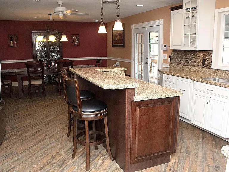 908 E Mesquite Ave — Photo 2