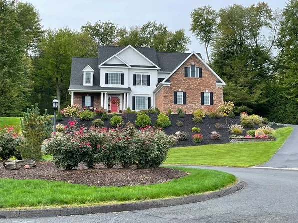 11 Pondview Ln, Southwick, MA 01077