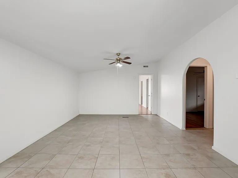 13507 W Stella Ln — Photo 6