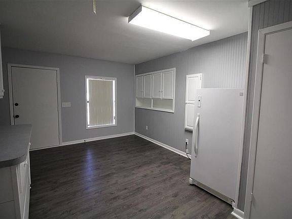 5th image of 22400 Augusta Pl