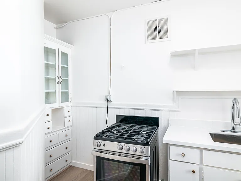 1424 Polk — Photo 9