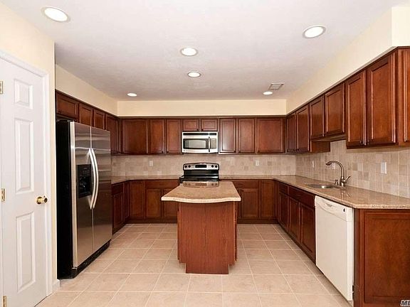 4th image of 90 Foxwood Dr