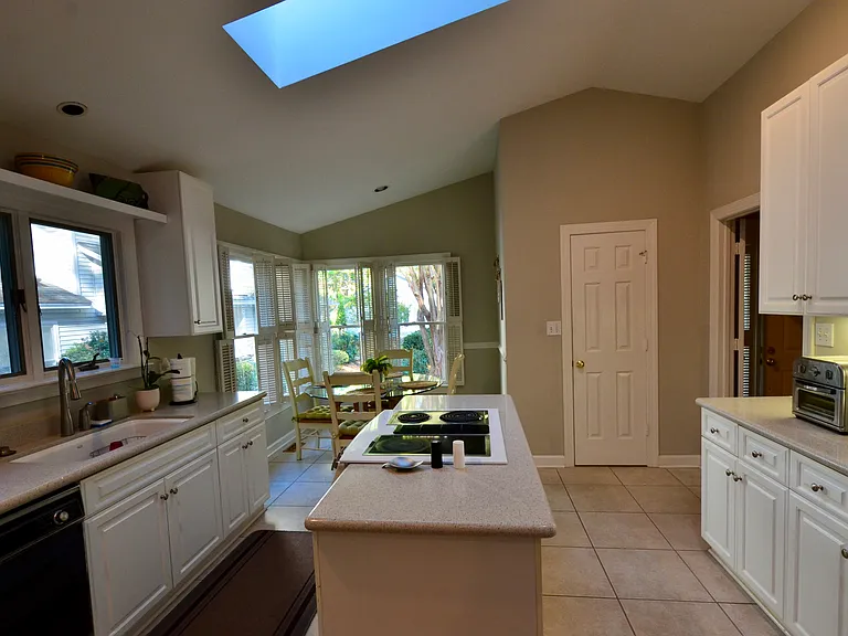 531 Weathersfield — Photo 17