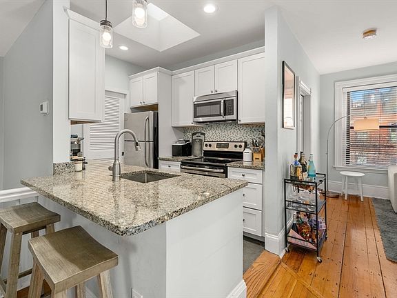 3rd image of 4 Symphony Rd APT 4