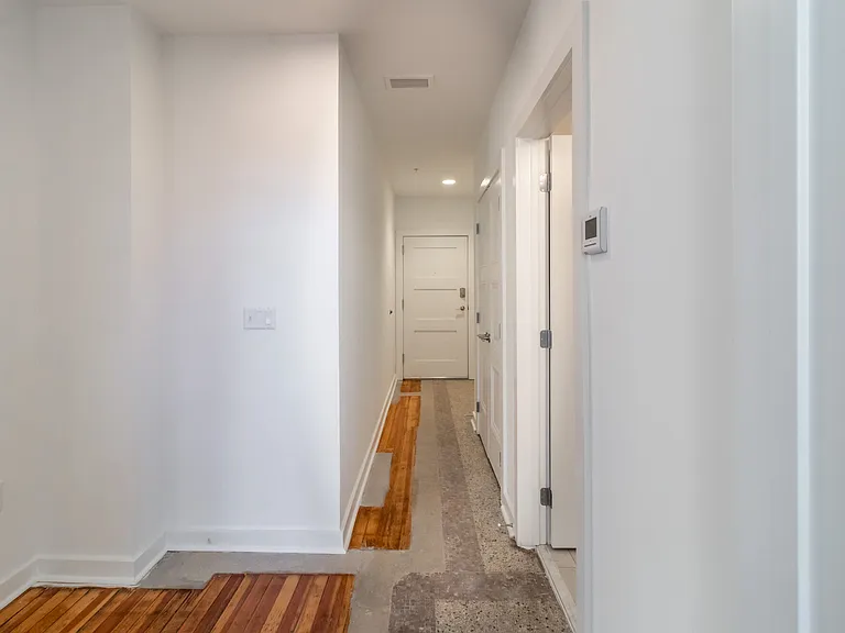 Mutual on Main Apartments — Photo 52