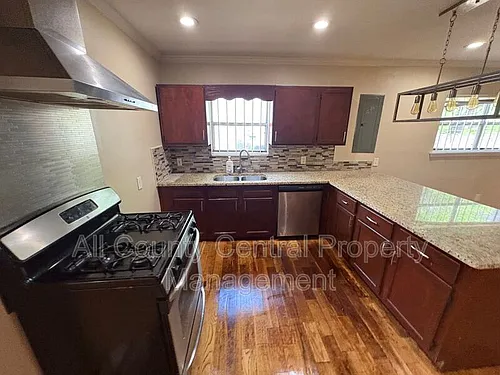 813 42nd Pl N Photo 1