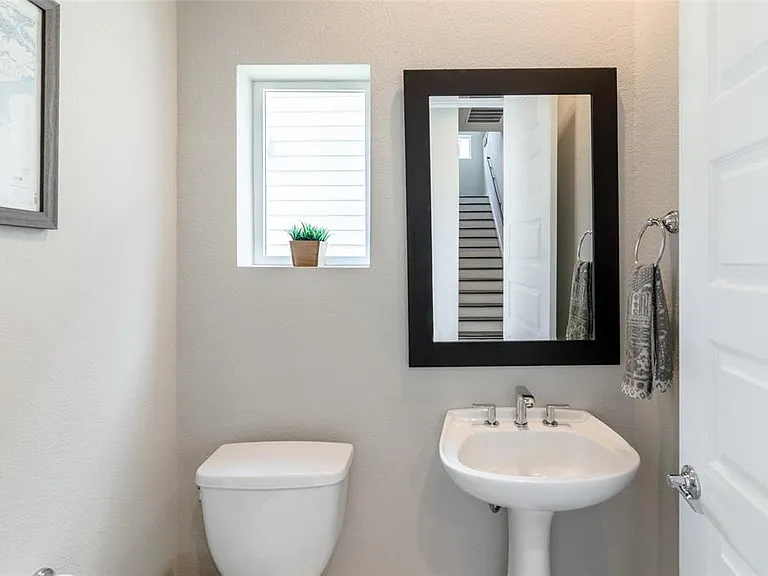 6025 Seville Dr — Photo 29