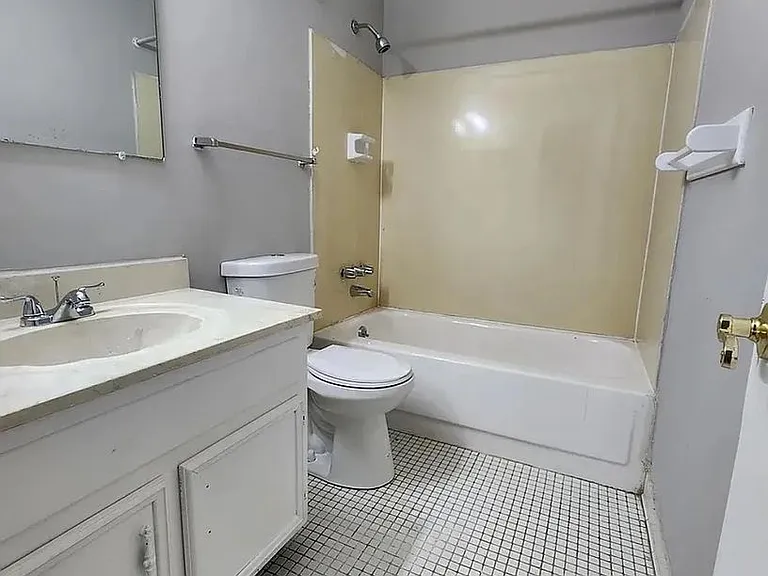 177 Governors Dr — Photo 1
