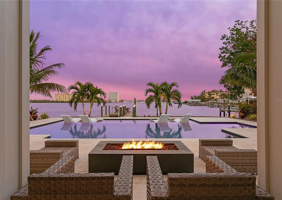 826 79th St S, Saint Petersburg, FL 33707 | Zillow