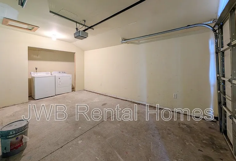 1379 Ingleside Ave — Photo 12
