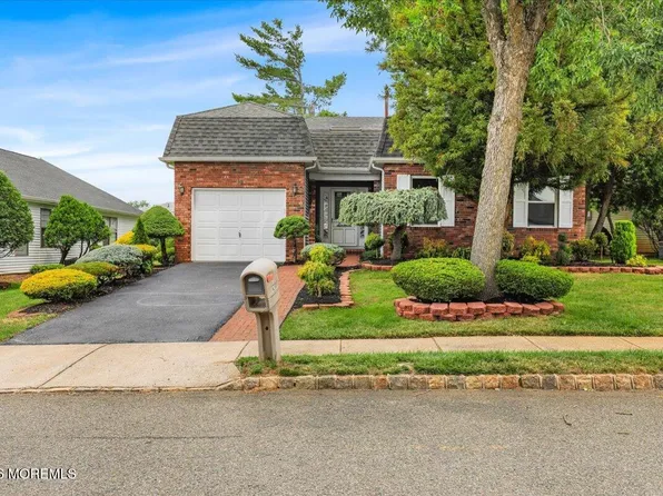 16 Suffolk Way, Marlboro, NJ 07746
