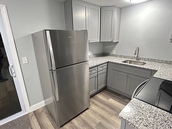 3rd image of 16 Reynwood Ln #9