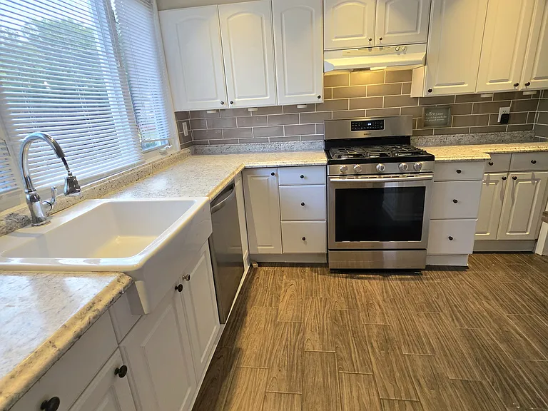 80 Caruth Ave — Photo 12