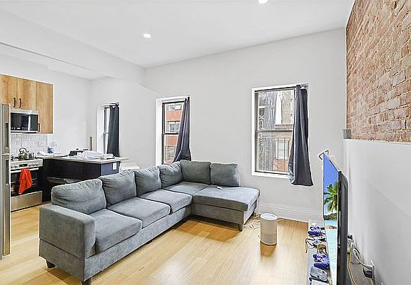 4th image of 17 Prince St #5