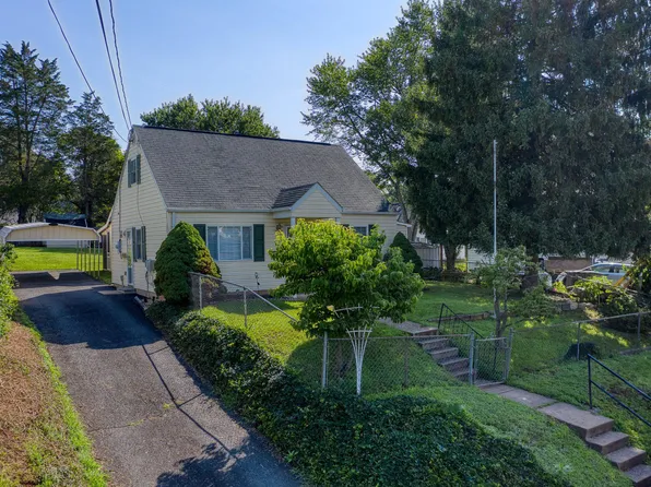 192 Cabbel Dr, Manassas Park, VA 20111