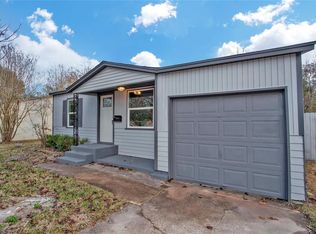 913 19th Ave N, Texas City, TX 77590