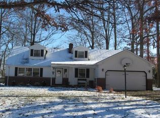 7999 Oxford Dr, Strongsville, OH 44136