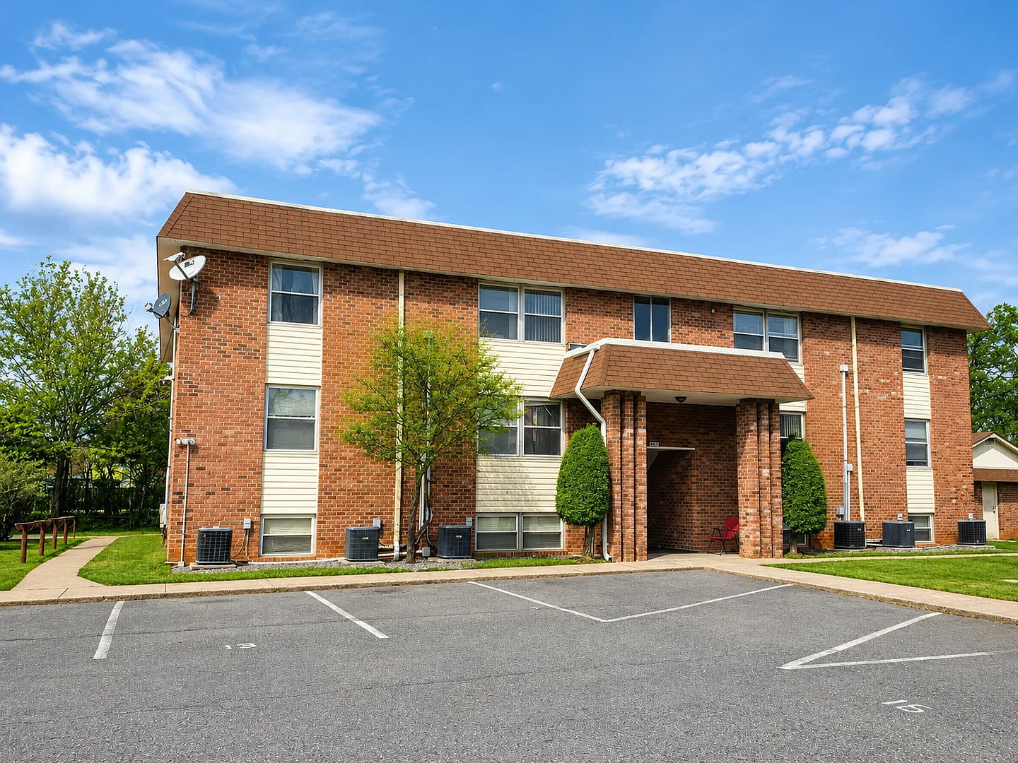 South Amherst Apartments — Photo 1