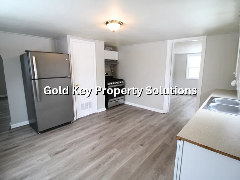 2324 Chase St — Photo 10