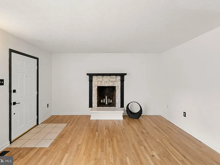 501 Tudor Dr — Photo 6
