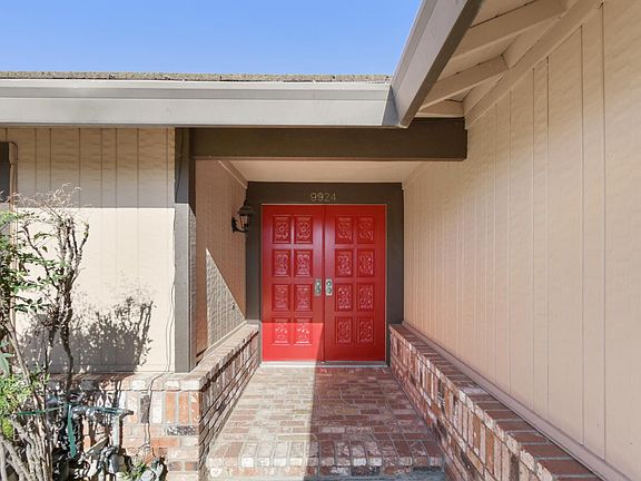 2nd image of 9924 Meadow Oak Cir