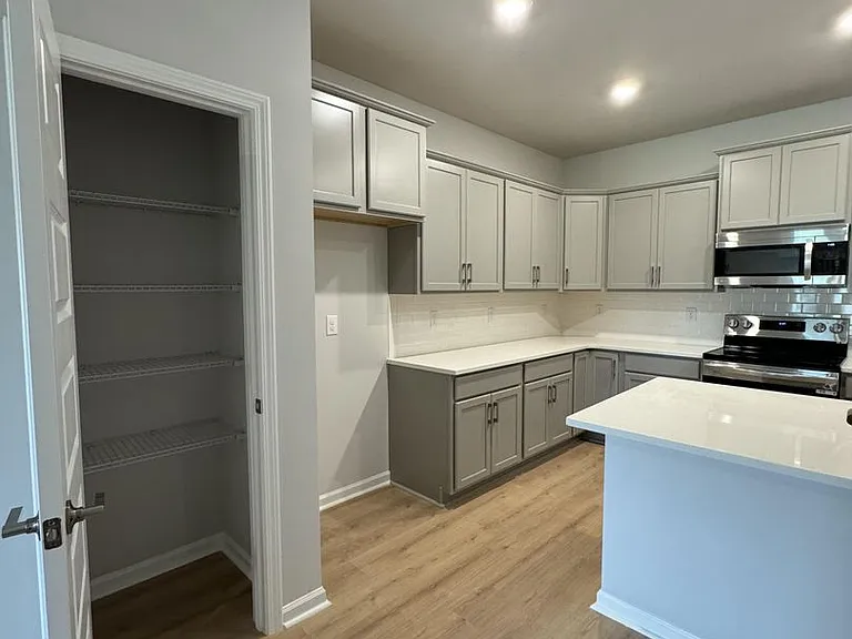 318 Cornstalk Cir — Photo 7