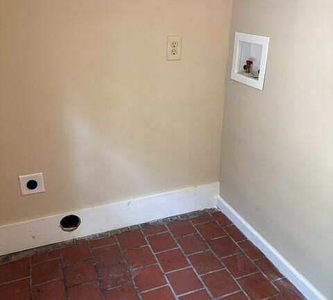4th image of 1531 Iris Dr