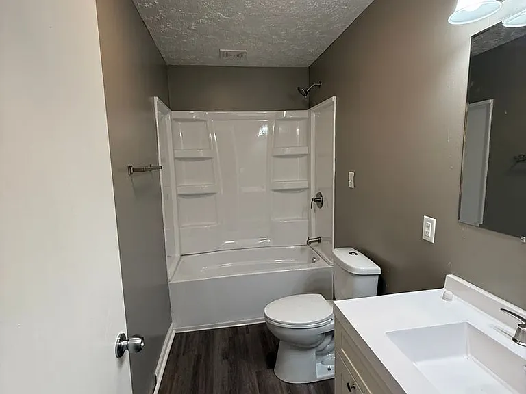 821 W State St #B — Photo 10
