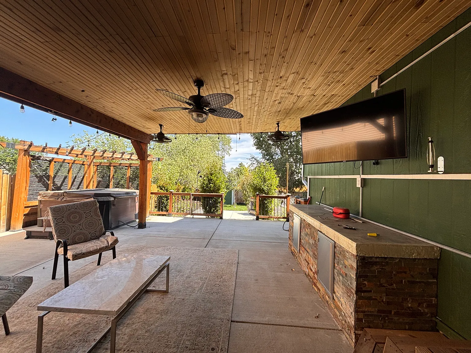 4 bed, 2070 sqft, $4,550 — Photo 3