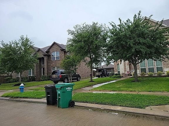 2nd image of 25710 Kearsley Dr