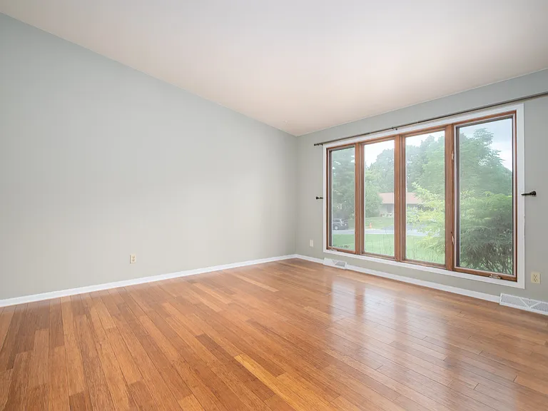 13 Keighley Cir — Photo 2