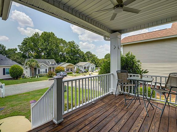 2nd image of 2 Bay Laurel Pl