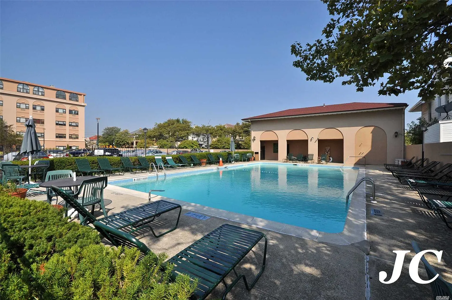 185 W Park Ave photo 1