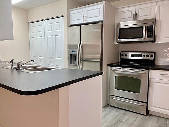 5th image of 905 NE 209th St APT 102-30