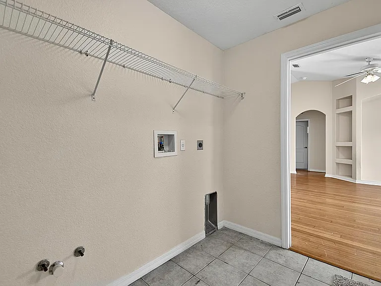 9 Lytton Ln — Photo 35