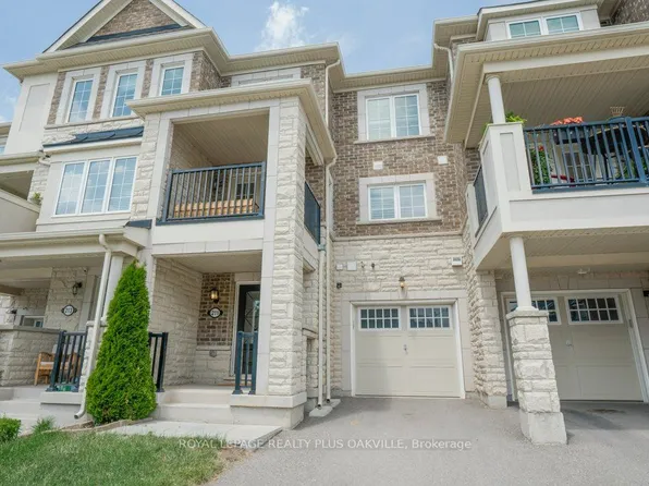 211 Betsy Dr, Oakville, ON L6M 0V1
