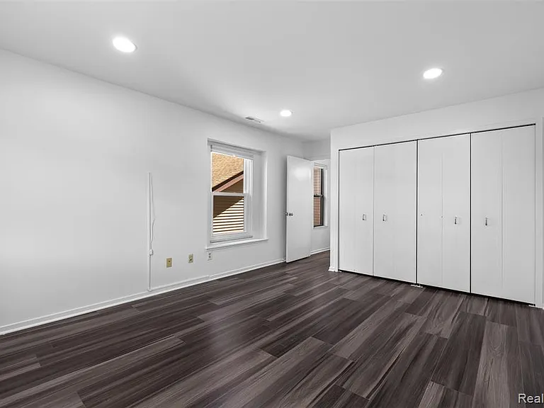 6680 Ridgefield Cir — Photo 30