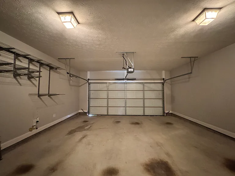 Garage - 20'9"x19'11"