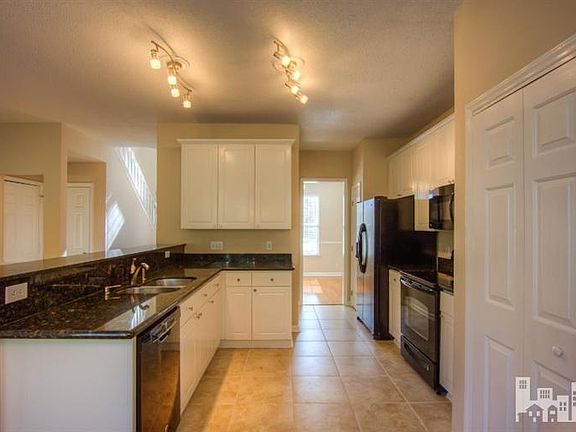 2nd image of 590 Windsor Drive SE