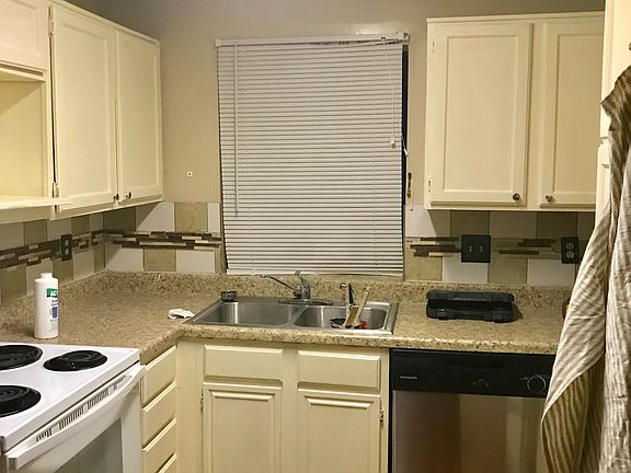 3rd image of 1110 Sandalwood Ln