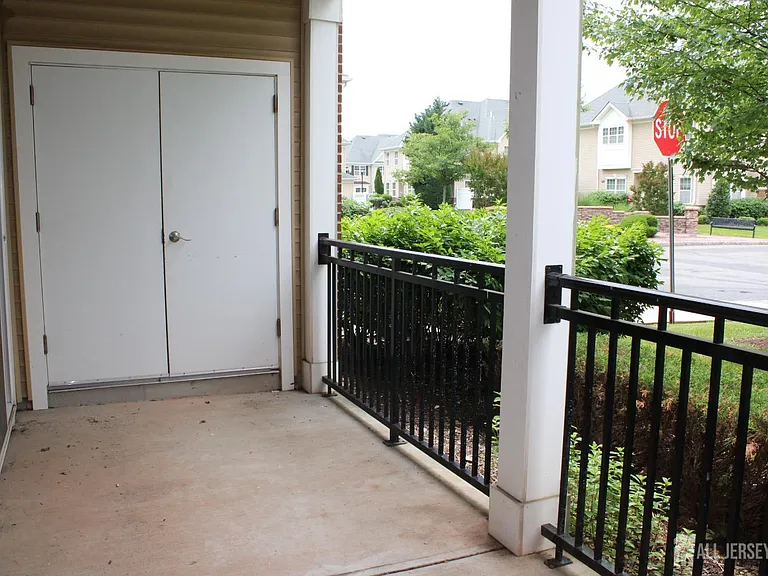 611 Doral Ct — Photo 27