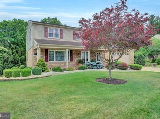 2772 Thornbridge Rd E, York, PA 17408