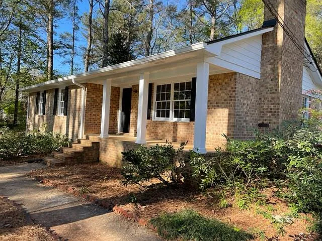 3 bed, 1401 sqft, $2,350 — Photo 2