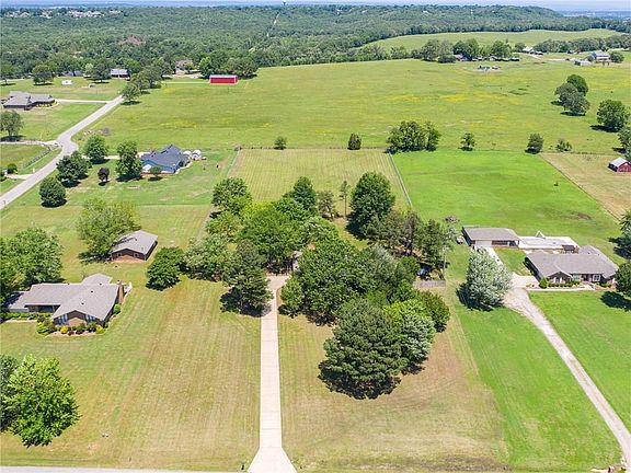 3rd image of 2903 Southridge Est