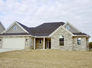 10 Woodland Run, Canfield, OH 44406