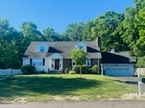 18 Wauneta Road, Trumbull, CT 06611