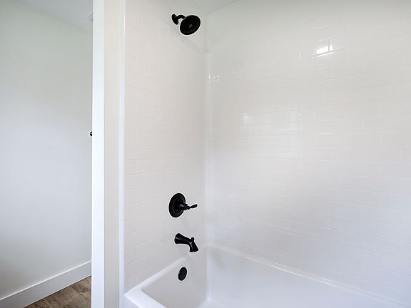 3rd image of 124 Robinhood Dr SE #B